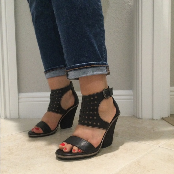 Shoes - Picture 3 of 8